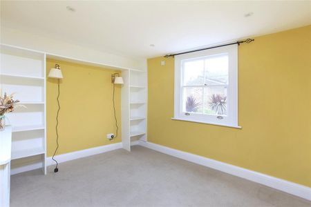 2 bedroom flat in Clapham - Photo 4