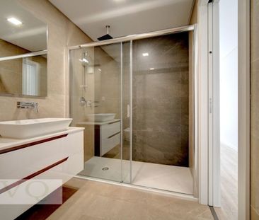 2 room luxury Apartment for rent in Cascais, Portugal - Photo 2