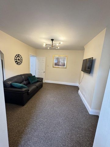 4 bedroom house share to rent - Photo 2