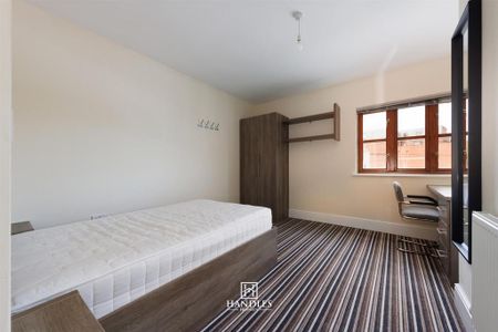 9 bedroom flat to rent - Photo 2