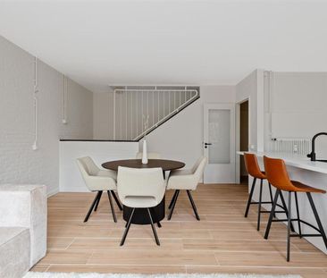 Vernieuwd duplexappartement met 2 slaapkamers - Photo 3