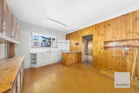 Family Perfection in Prime St Albans Location - Photo 2