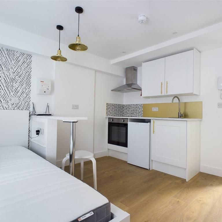 Studio to rent - Photo 1