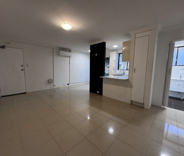 Modern & Convenient 2 Bedroom Unit in Prime Location - Photo 5