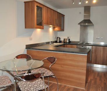 99, Denmark Road, SALFORD - Photo 3