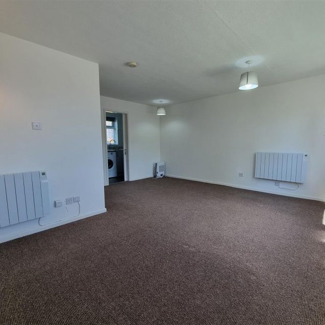 1 Bedroom Studio to Rent in Portland Road, Irthlingborough, Northants, NN9 - Photo 1
