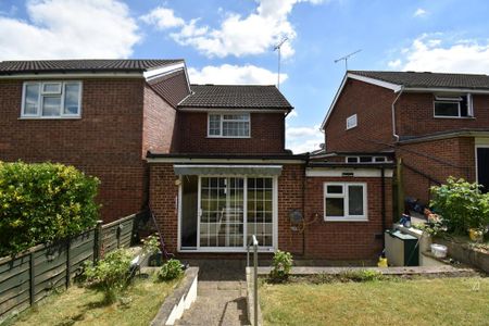 3 bedroom semi-detached house to rent - Photo 2