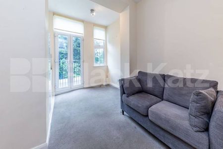 Well presented two double bedroom property set within a period conversion - Photo 2