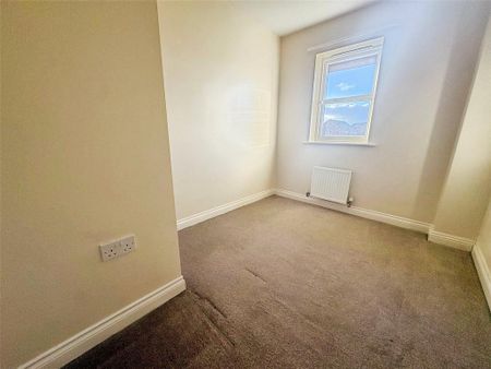 4 bedroom end of terrace house to rent - Photo 5