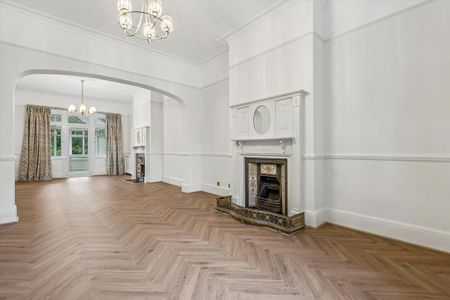 5 bedroom semi-detached house to rent - Photo 2