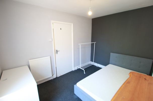Room in a Shared House, Blenheim Road, RG1 - Photo 1