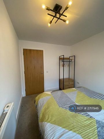 2 bedroom flat to rent - Photo 2