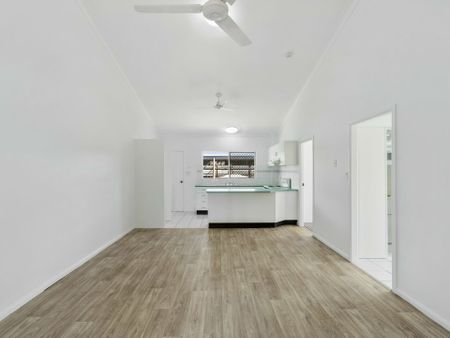 ////BREAK LEASE /// FRESHLY REFURBISHED - Photo 4