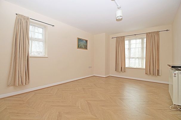 Perkin Close, TW3, Hounslow - Photo 1