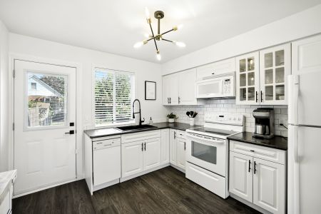 For Lease - 152 Olive Avenue, Oshawa, Ontario - Photo 3