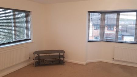 2 bedroom flat to rent - Photo 2