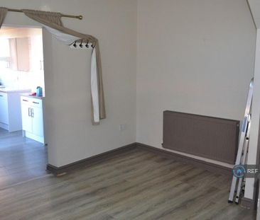 2 bedroom end of terrace house to rent - Photo 1