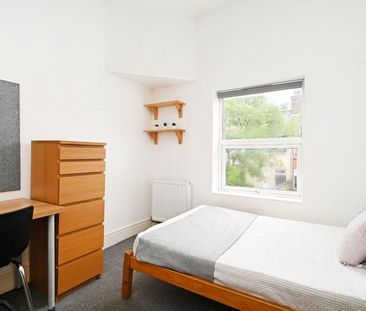 4 bedroom terraced house to rent - Photo 3