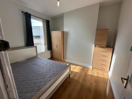 Room 1 To Let, 17b Rugby Avenue, Belfast, BT7 1RD - Photo 3