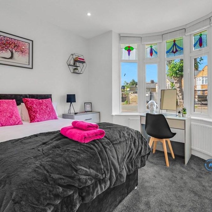 1 bedroom in a house share to rent - Photo 1