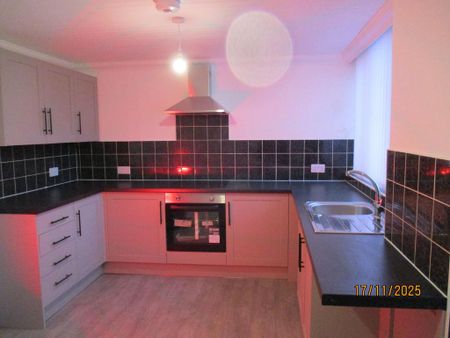 3 bedroom terraced house to rent - Photo 5