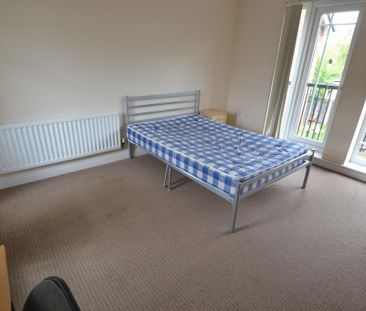 4 bedroom semi-detached house to rent - Photo 4