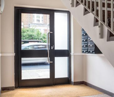 2 bedroom flat to rent - Photo 6