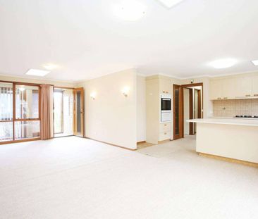 Heart of Beaconsfield - Central Location - this one has the lot!! - Photo 4