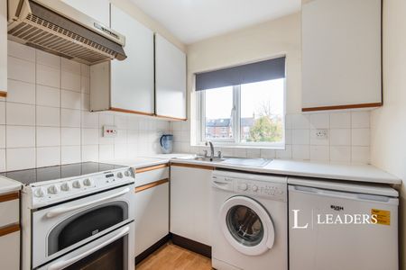 1 bedroom studio to rent French Lodge, Whinbush Road, Hitchin, SG5 - Photo 2