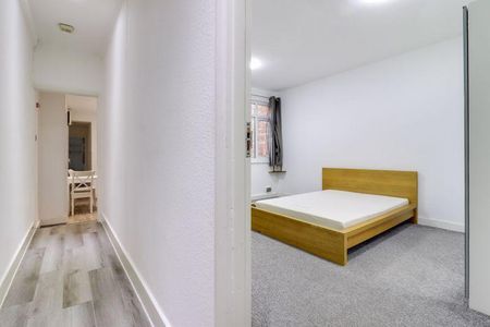 Chertsey Road Windlesham GU20 6ET - Photo 4