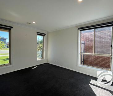 FAMILY HOME IN IN THE COLLEGE GREEN ESTATE! - Photo 5