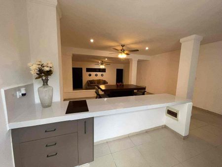 Casa de 1 planta, recién remodelada, amueblada, de 2 habitaciones. - Photo 5