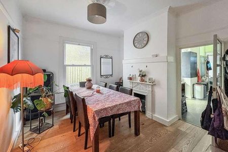 Western Road, Leigh On Sea, Essex, SS9 - Photo 2