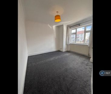 2 bedroom maisonette to rent - Photo 2