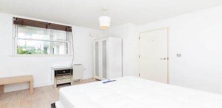 Super spacious two bed in camdenm mins to regents park and camden market - Photo 2