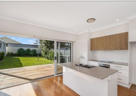 Comfortable three-bedroom family home - Photo 4