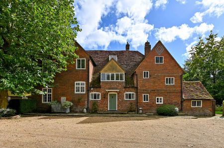 A substantial Grade II listed country home with mature gardens - Photo 3