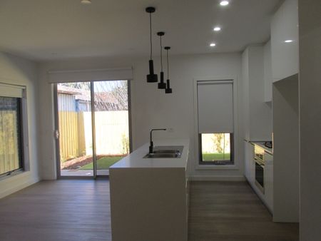 Near new modern unit! - Photo 5