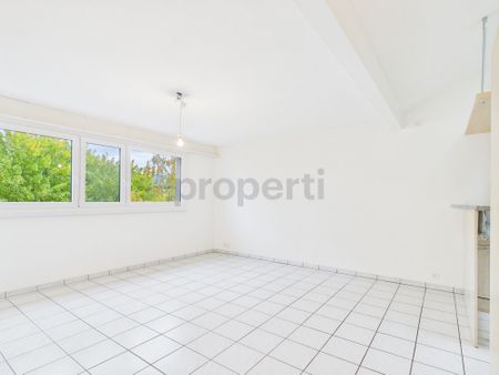 Modern 3.5-room penthouse apartment in a quiet location with a bright living atmosphere in Reinach - Photo 2