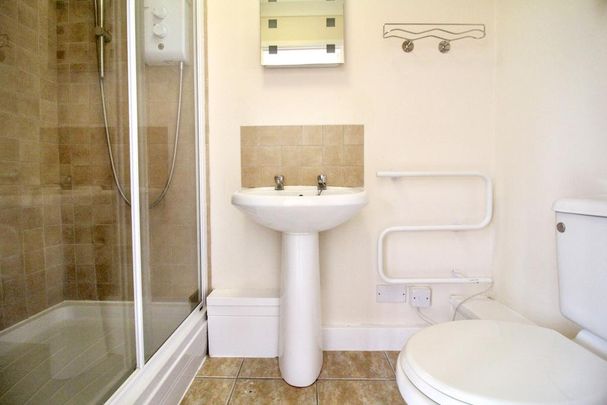 4 bedroom detached bungalow to rent - Photo 1