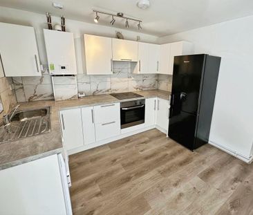2 bedroom semi-detached house to rent - Photo 6