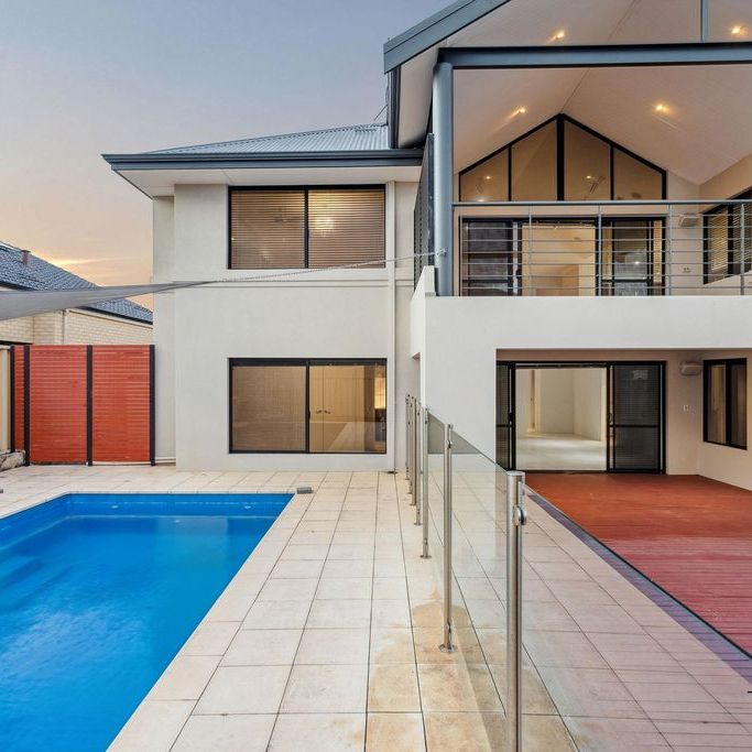 The Ideal Coastal Entertainer in Iluka - Photo 1