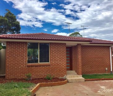 Spacious 2 Bedrooms Granny Flat in the heart of Ingleburn - Photo 5