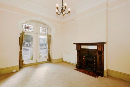 2 Bed, 1 Bath - Photo 4