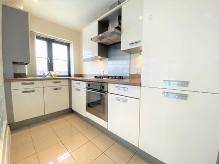 2 bedroom Flat in Bonham Court, Winnersh - Photo 4