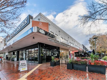 Spacious Kingston Living - Photo 2