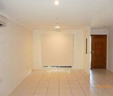 10 Donostia Crescent, Bushland Beach - Photo 2