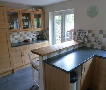 3 bedroom end of terrace house to rent - Photo 6