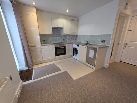 Studio Flat, Winchester Road, SO16 - Photo 4