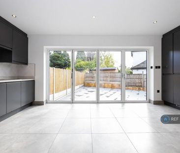 5 bedroom semi-detached house to rent - Photo 6